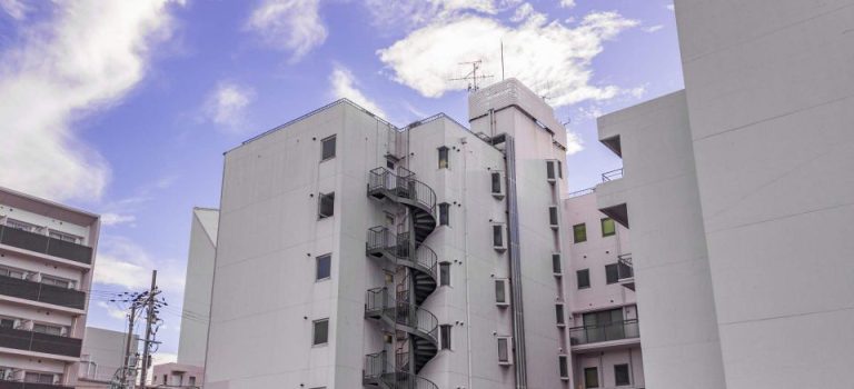電動シャッターの安全な快適生活を守るための点検と修理の重要性について 電動シャッターの安全な快適生活を守るための点検と修理の重要性について