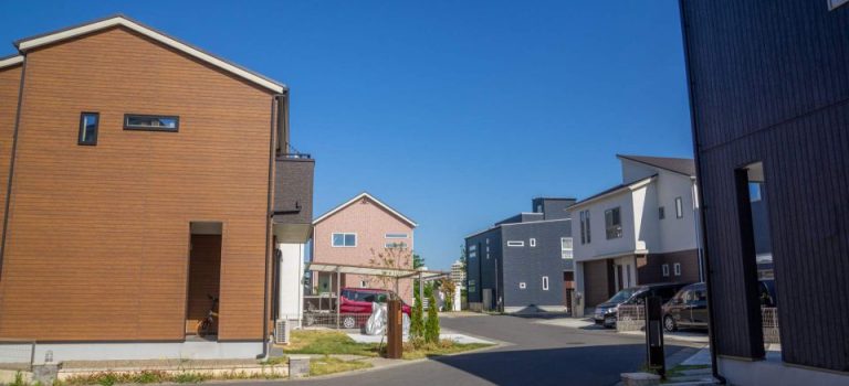 電動シャッターの安全と長寿命を守るための業者選びとメンテナンスの極意 電動シャッターの安全と長寿命を守るための業者選びとメンテナンスの極意